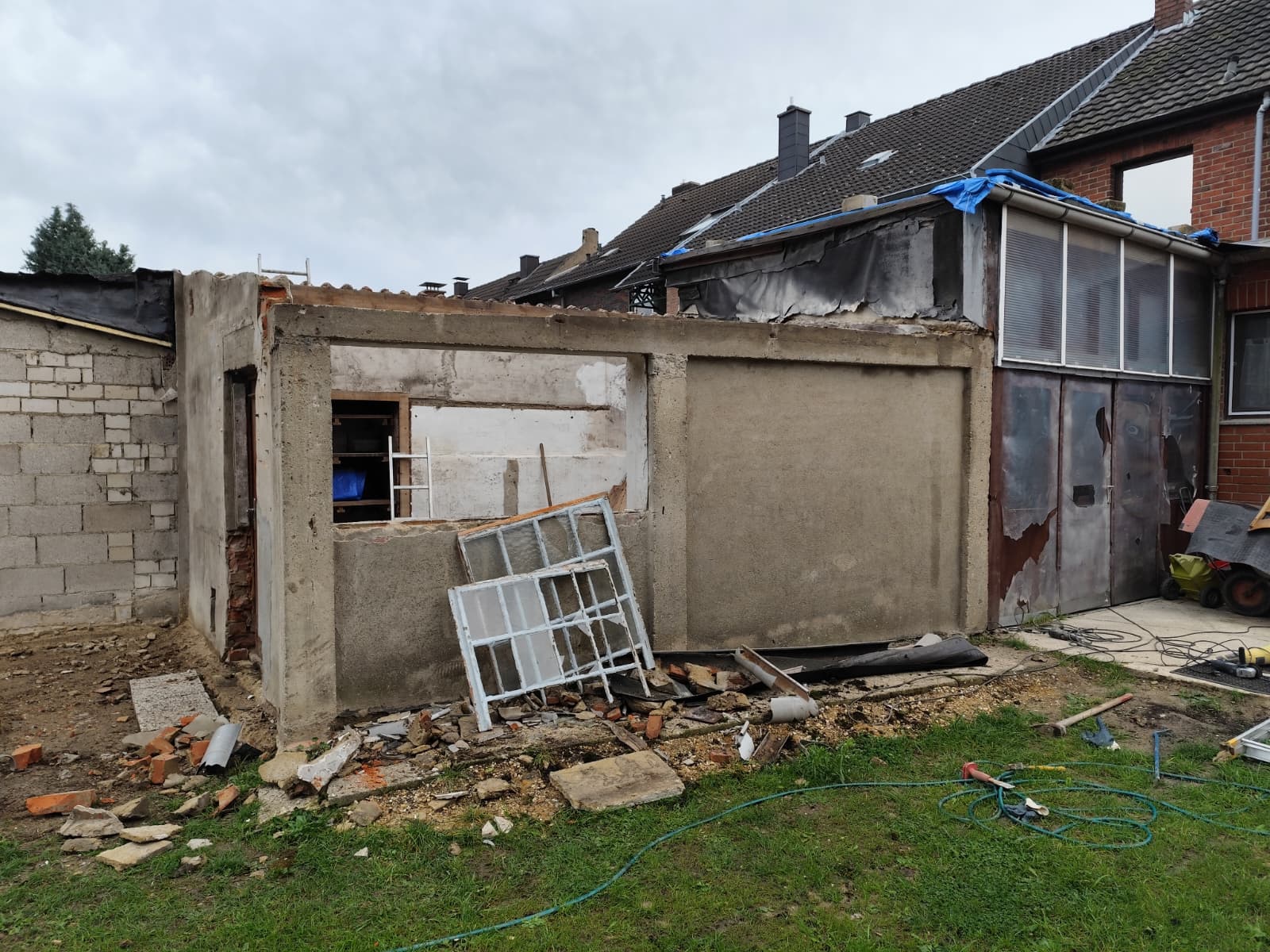 Fassade vorher – alte Betonwand